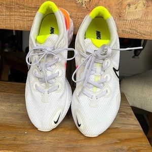 Women’s size 7.5 Nike Renew sneaker